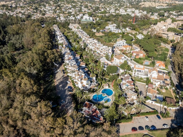 2 Bedrooms Apartment in Elviria