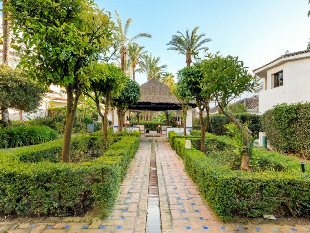 2 Bedrooms Apartment in Elviria