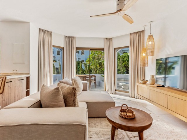 2 Bedrooms Apartment in Elviria