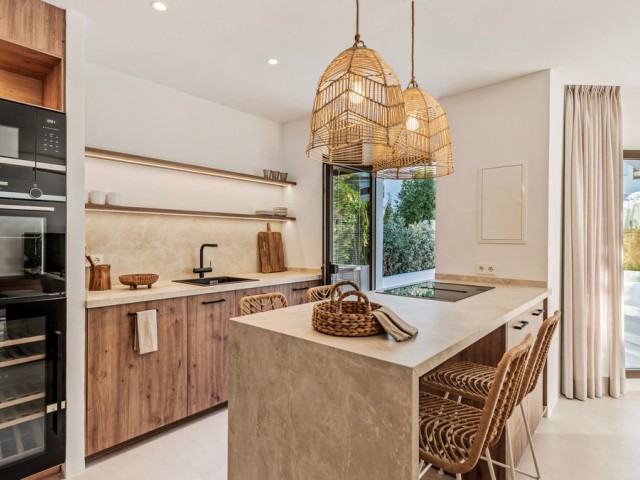 2 Bedrooms Apartment in Elviria