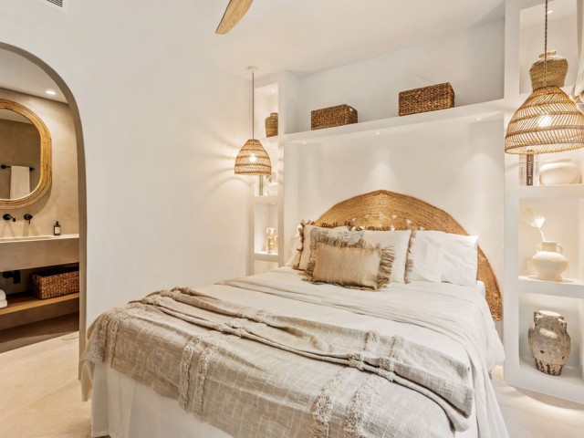 2 Bedrooms Apartment in Elviria