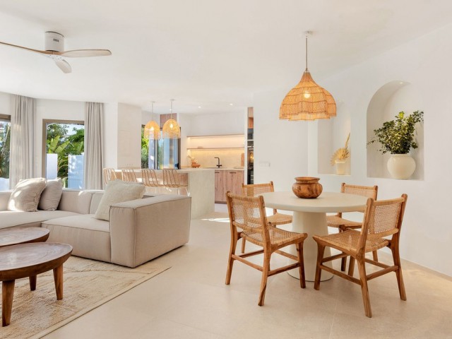 2 Bedrooms Apartment in Elviria