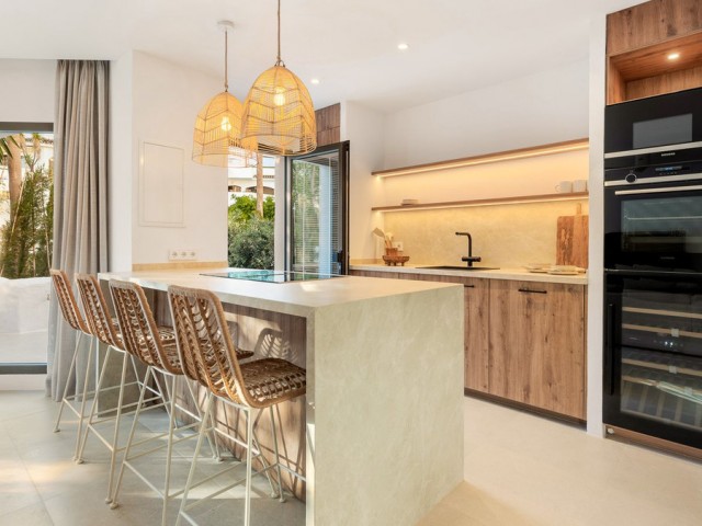 2 Bedrooms Apartment in Elviria