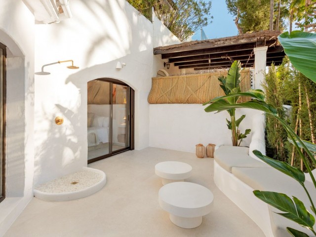 2 Bedrooms Apartment in Elviria