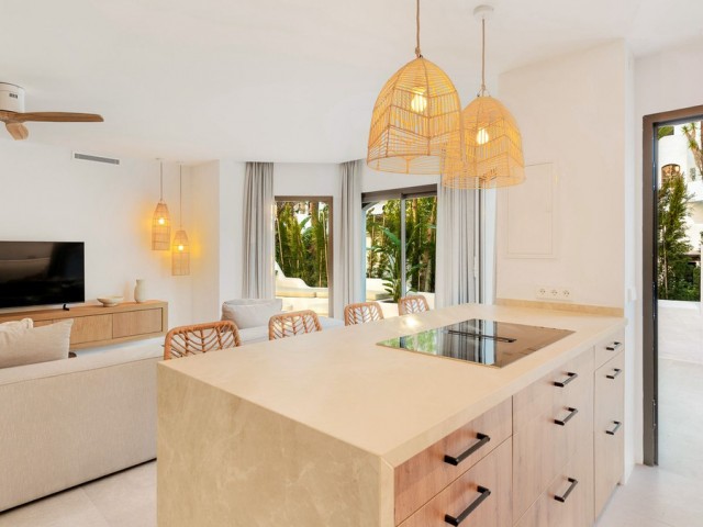 2 Bedrooms Apartment in Elviria