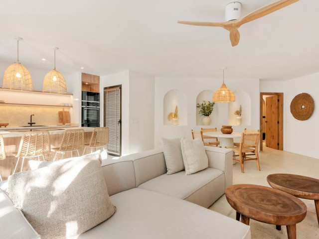 2 Bedrooms Apartment in Elviria