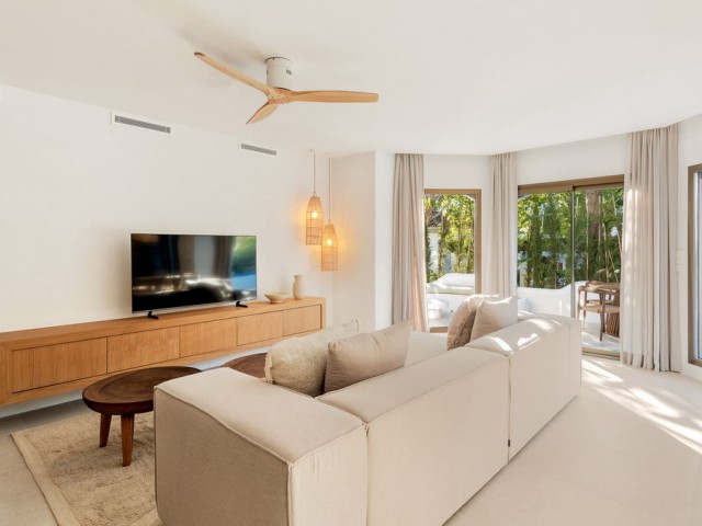 2 Bedrooms Apartment in Elviria