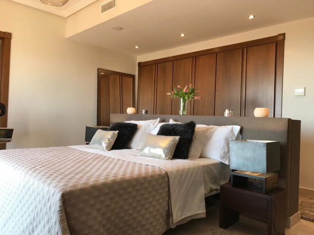 5 Bedrooms Villa in Benahavís