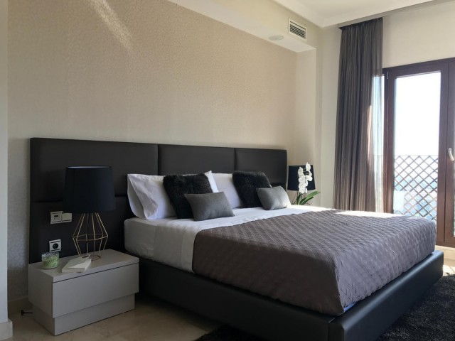 5 Bedrooms Villa in Benahavís