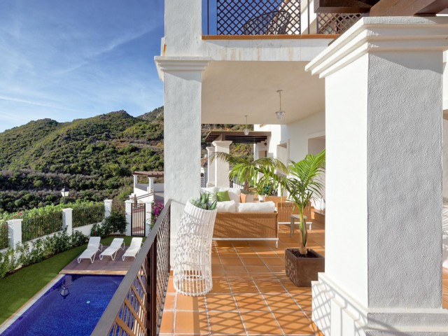 5 Bedrooms Villa in Benahavís