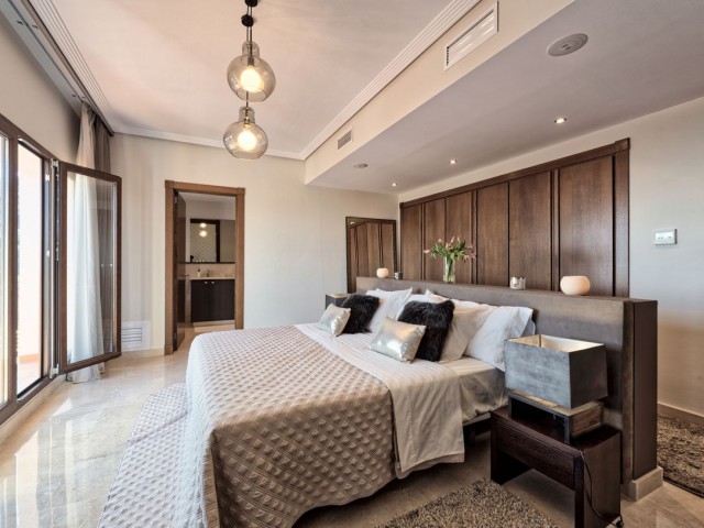 5 Soveroms Villa i Benahavís