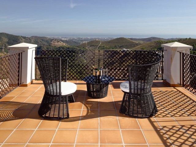 5 Soveroms Villa i Benahavís