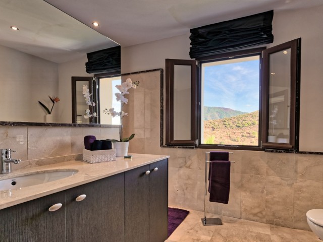 5 Soveroms Villa i Benahavís