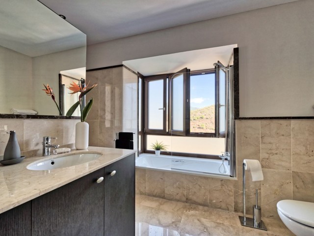 5 Soveroms Villa i Benahavís