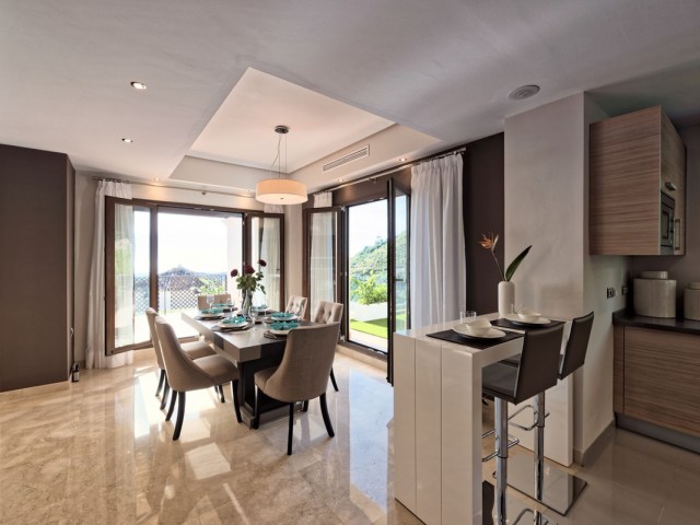 5 Bedrooms Villa in Benahavís