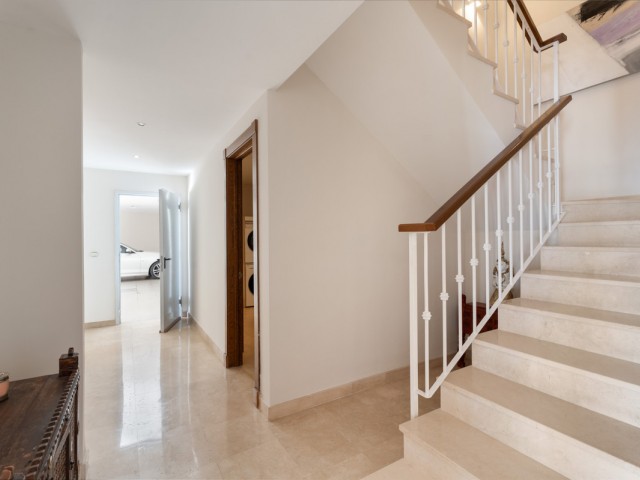 5 Bedrooms Villa in Benahavís