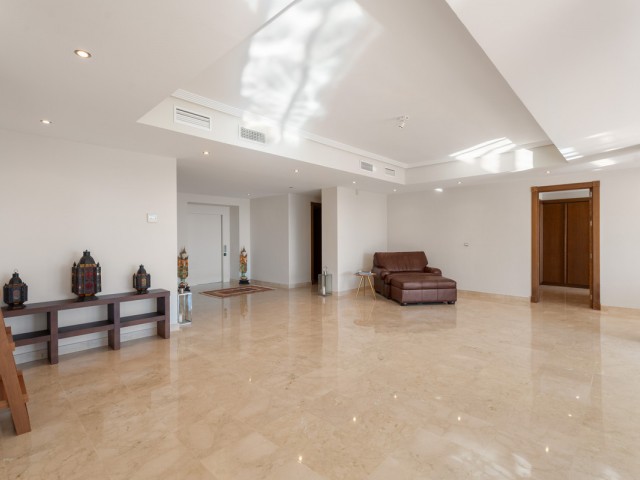 5 Bedrooms Villa in Benahavís