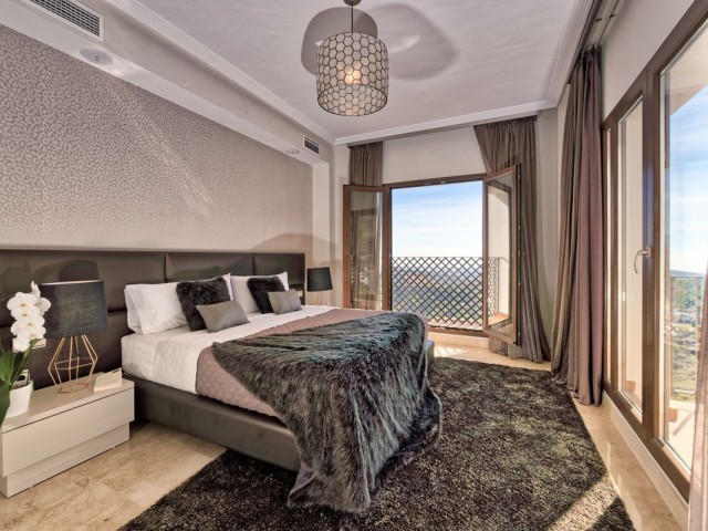 5 Bedrooms Villa in Benahavís