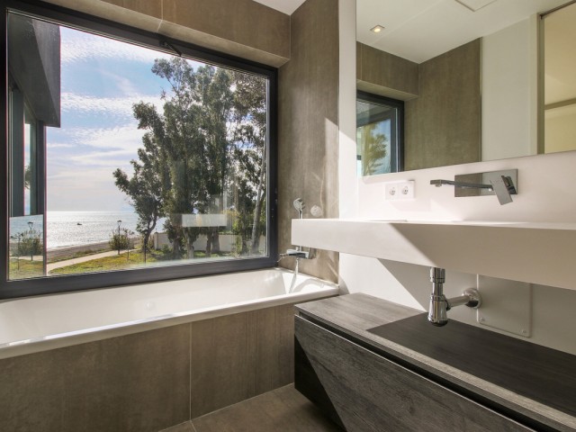 3 Bedrooms Townhouse in Estepona