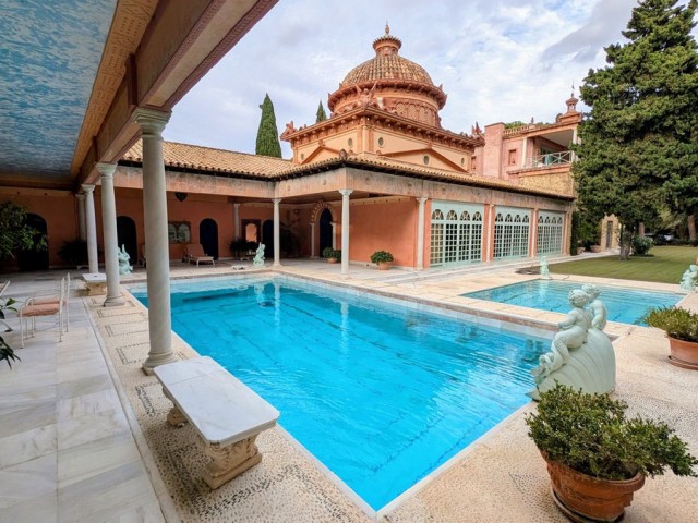 16 Bedrooms Villa in Sotogrande