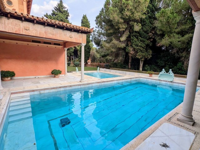 16 Bedrooms Villa in Sotogrande