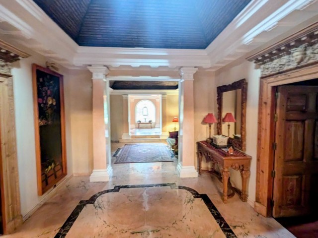 16 Bedrooms Villa in Sotogrande