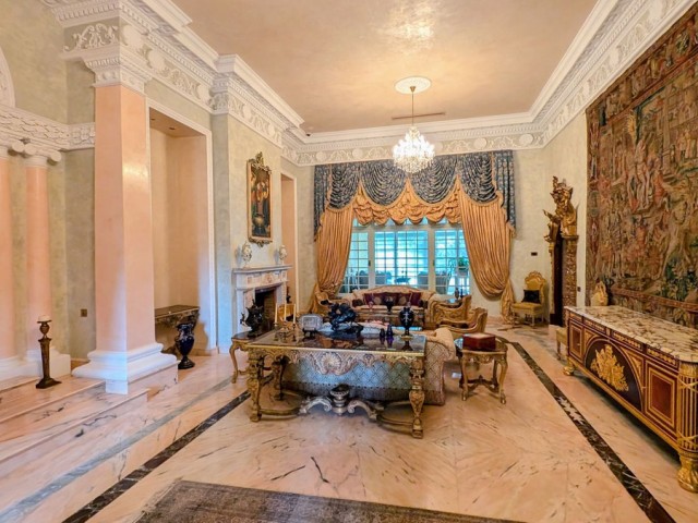 16 Bedrooms Villa in Sotogrande