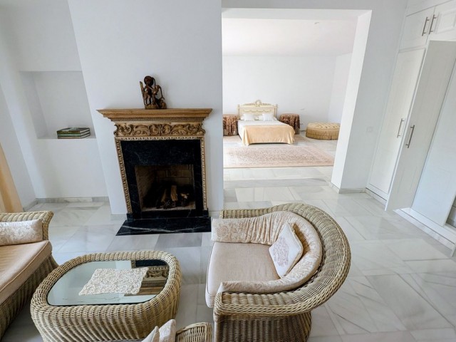 16 Bedrooms Villa in Sotogrande
