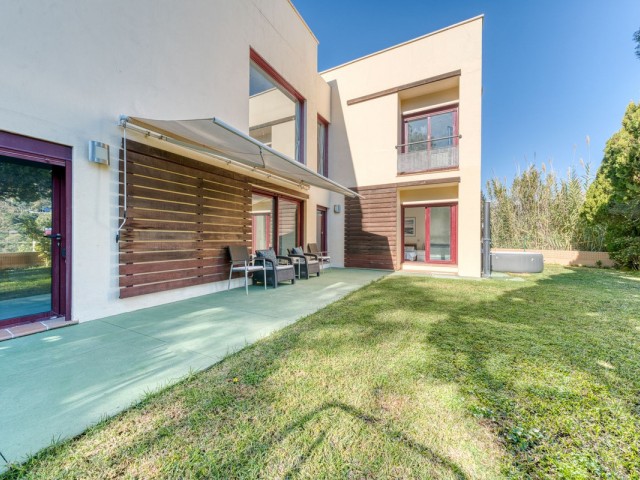 Villa con 4 Dormitorios  en Selwo