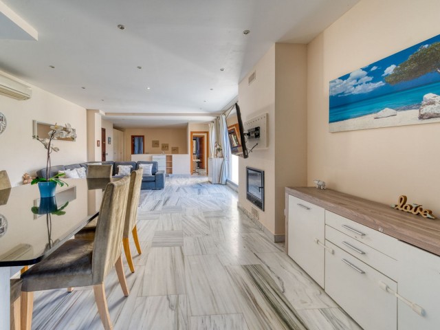 Villa con 4 Dormitorios  en Selwo