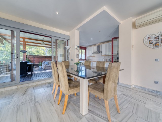 Villa con 4 Dormitorios  en Selwo