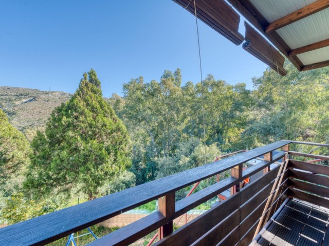 Villa con 4 Dormitorios  en Selwo