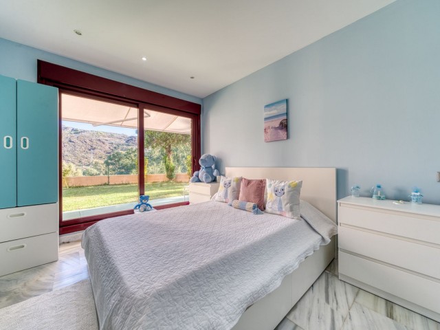 Villa con 4 Dormitorios  en Selwo