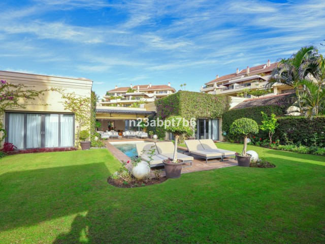 4 Bedrooms Villa in Puerto Banús