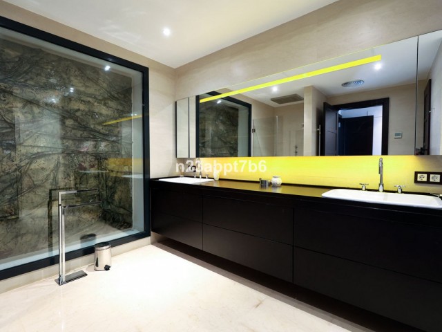 4 Bedrooms Villa in Puerto Banús