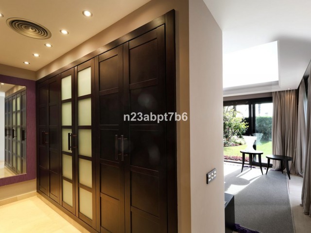 4 Bedrooms Villa in Puerto Banús