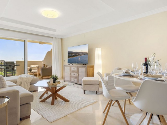 2 Bedrooms Apartment in Nueva Andalucía