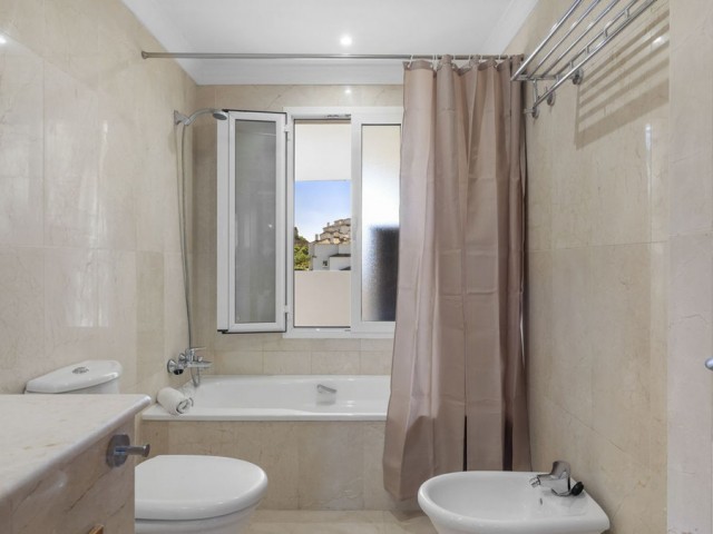 2 Bedrooms Apartment in Nueva Andalucía