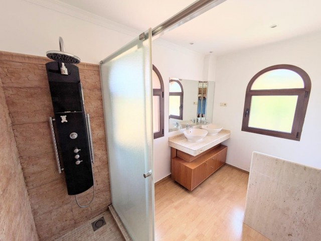 Villa avec 4 Chambres  à Benalmadena