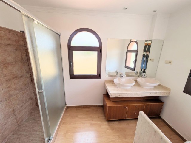 4 Schlafzimmer Villa in Benalmadena