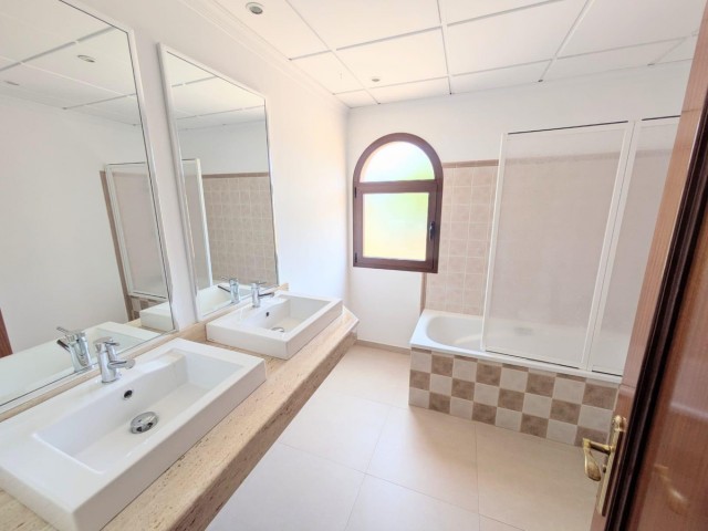 4 Bedrooms Villa in Benalmadena