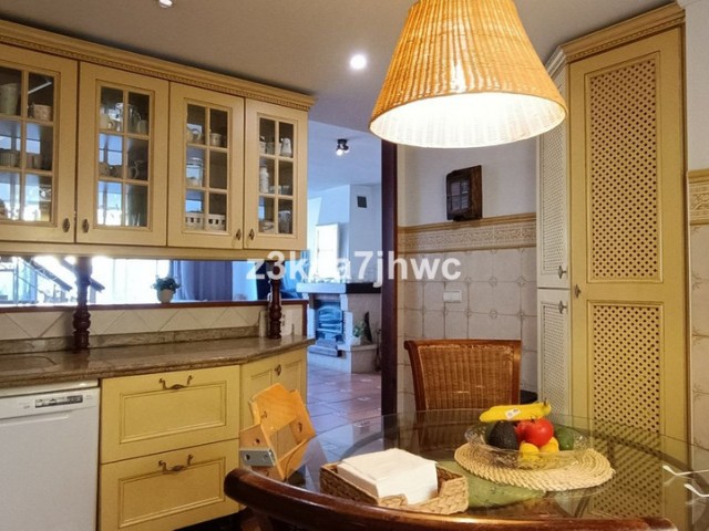 5 Bedrooms Townhouse in Estepona