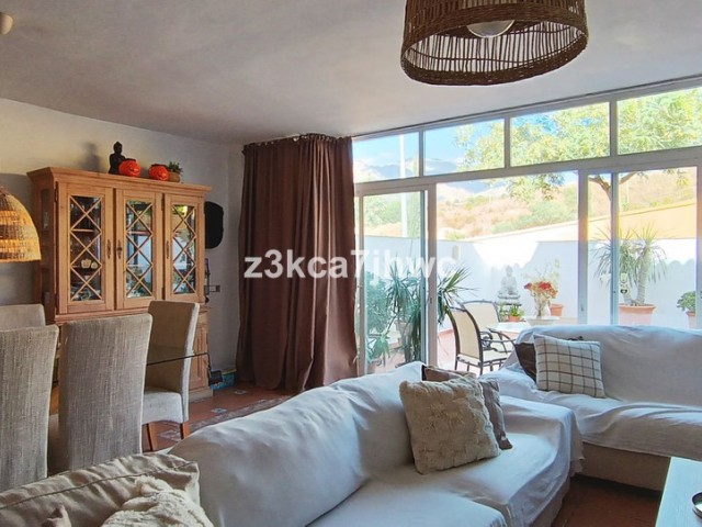 5 Bedrooms Townhouse in Estepona