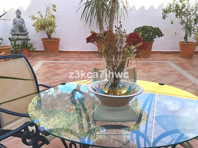 5 Bedrooms Townhouse in Estepona