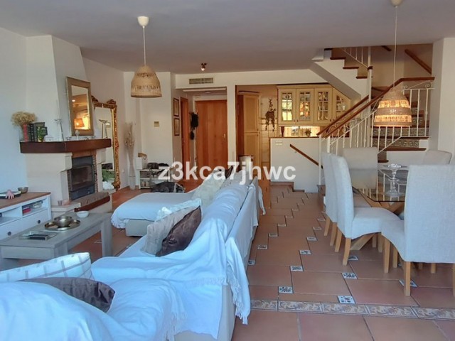 5 Bedrooms Townhouse in Estepona