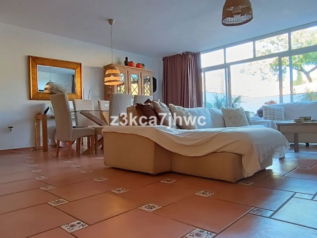 5 Bedrooms Townhouse in Estepona
