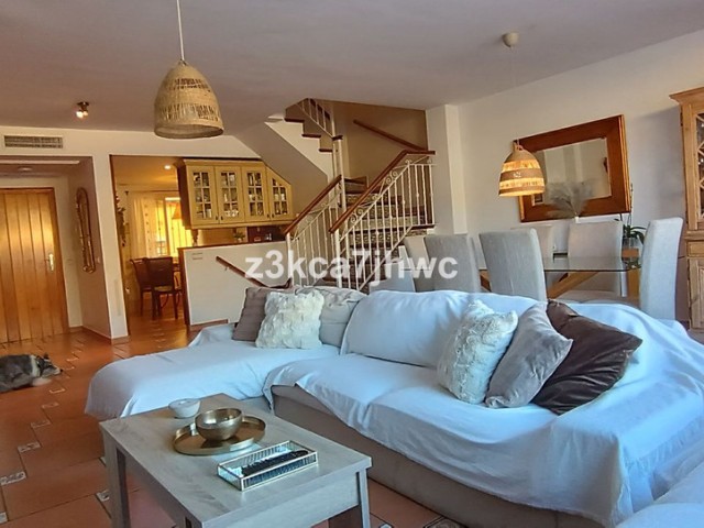 5 Bedrooms Townhouse in Estepona