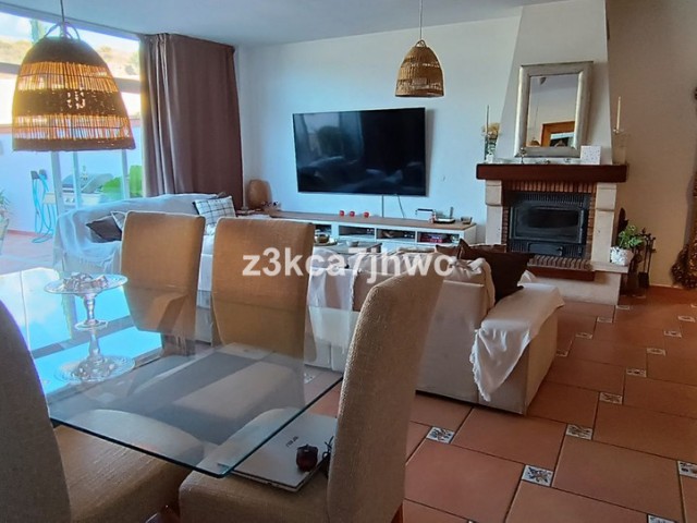 5 Bedrooms Townhouse in Estepona