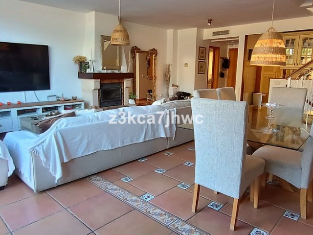 5 Bedrooms Townhouse in Estepona