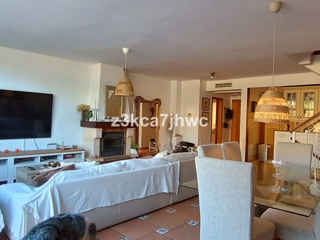 5 Bedrooms Townhouse in Estepona